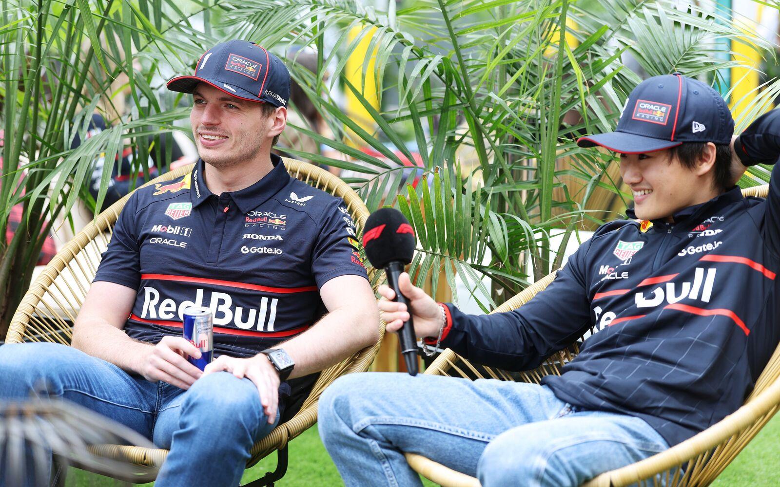 Max Verstappen a Júki Cunoda