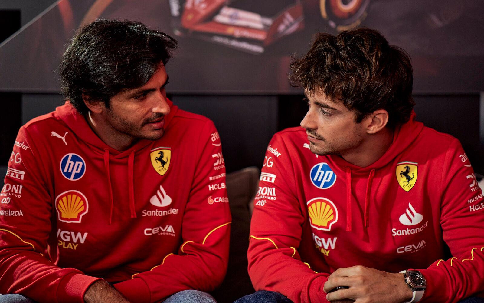 Charles Leclerc a Carlos Sainz