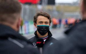 fotka k článku Hamilton: De Vriesovi na ceste do F1 pomáhal aj môj otec