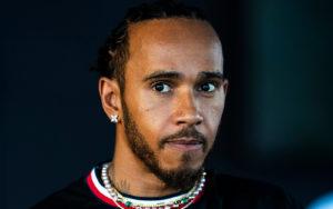 fotka k článku Verstappena som z trate nevytlačil, bráni sa Hamilton