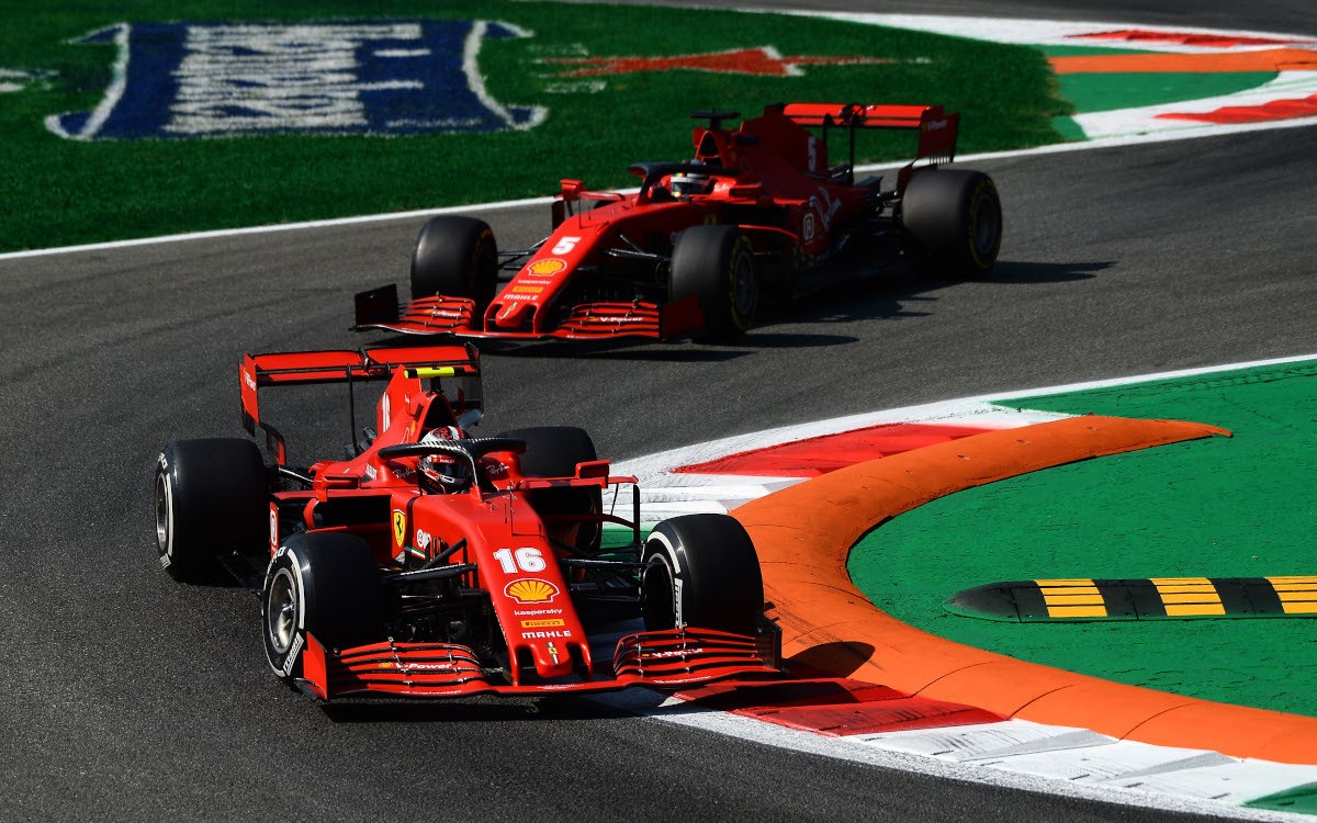 Charles Leclerc pred Sebastianom Vettelom