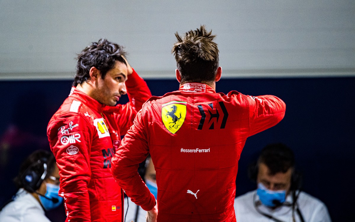 Charles Leclerc a Carlos Sainz