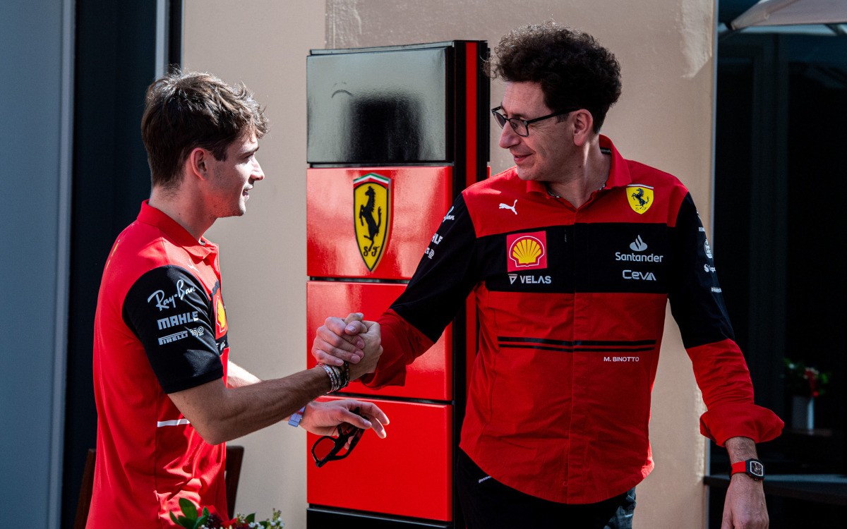 Mattia Binotto a Charles Leclerc