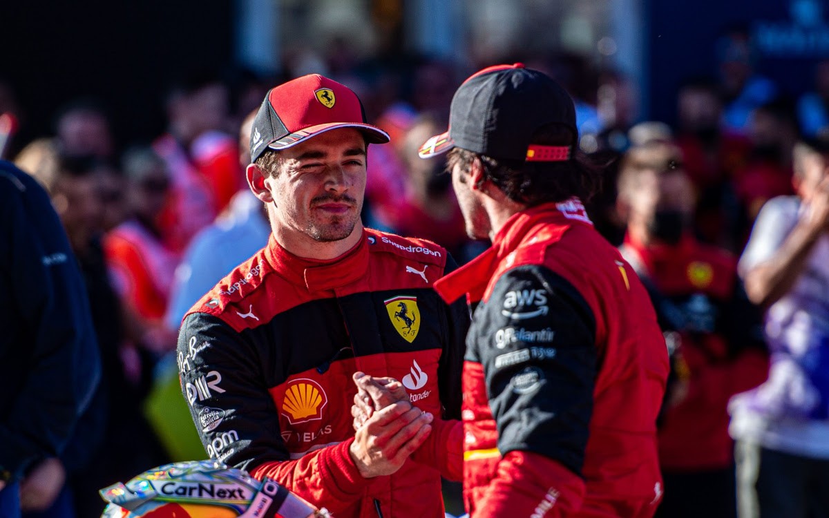 Charles Leclerc a Carlos Sainz