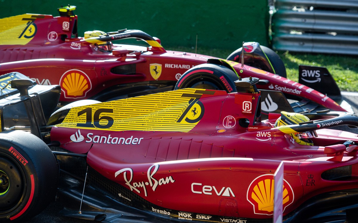 Charles Leclerc a Carlos Sainz