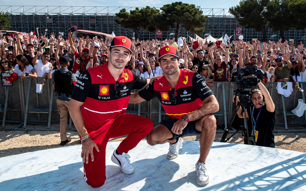 Charles Leclerc a Carlos Sainz