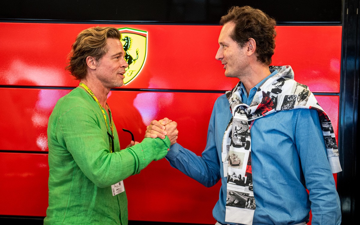 Brad Pitt a John Elkann