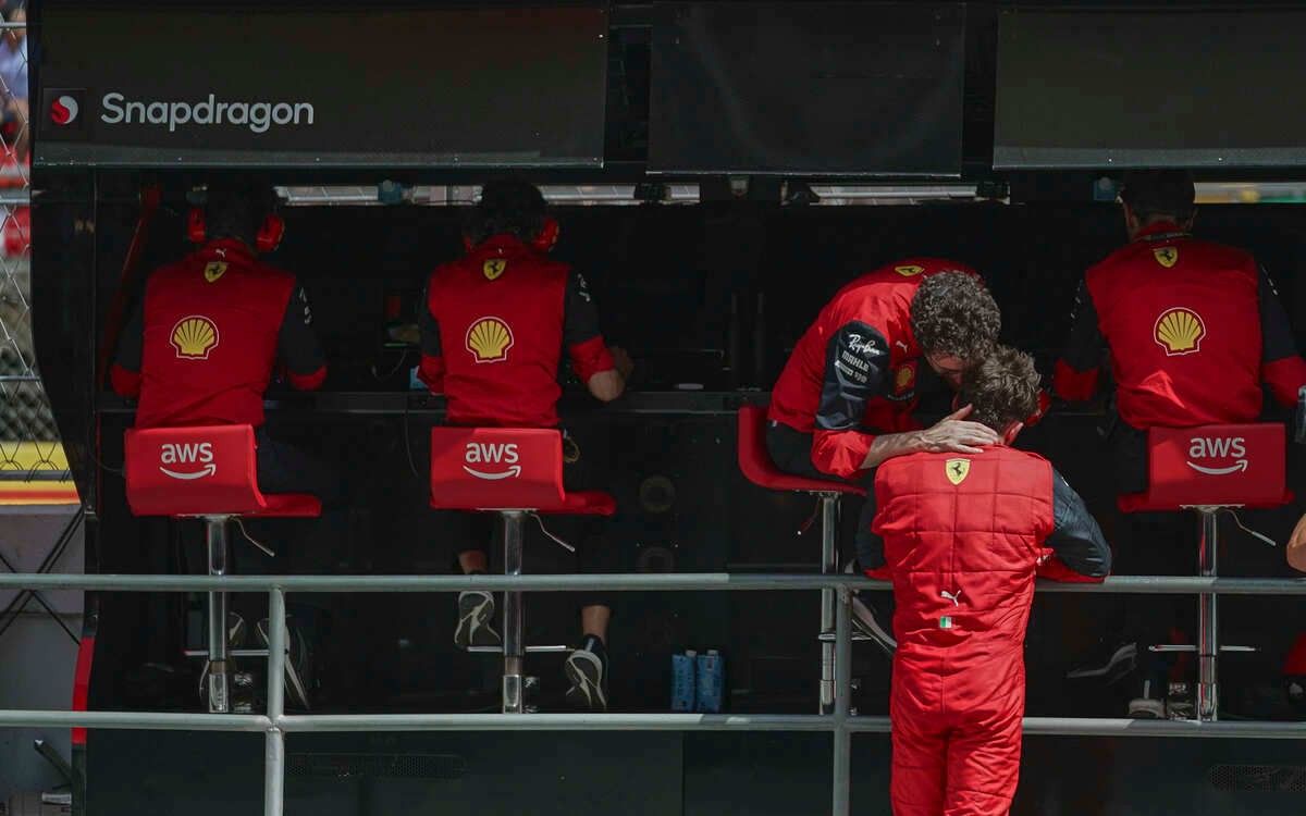 Mattia Binotto a Charles Leclerc