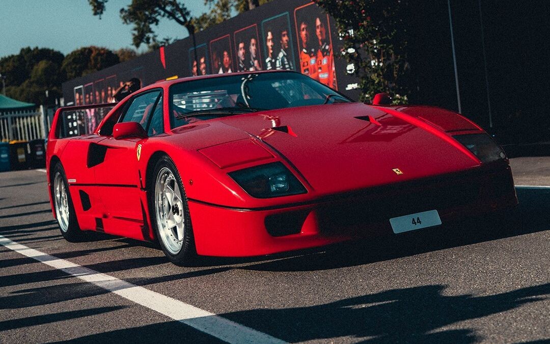 Lewis Hamilton a Ferrari F40