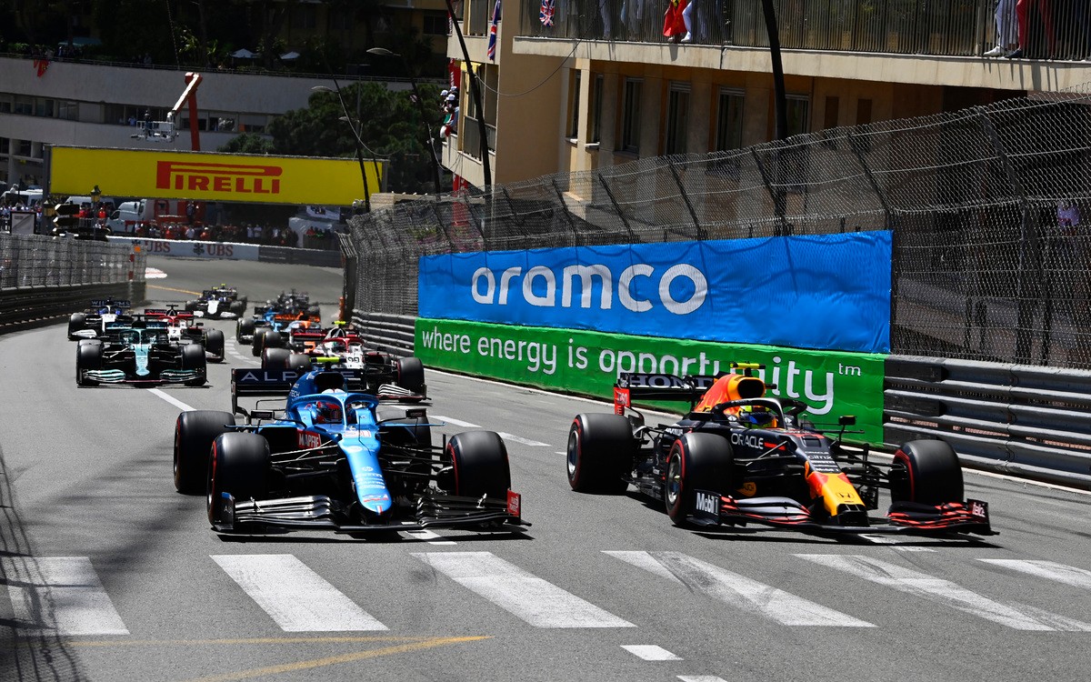 Esteban Ocon a Sergio Pérez