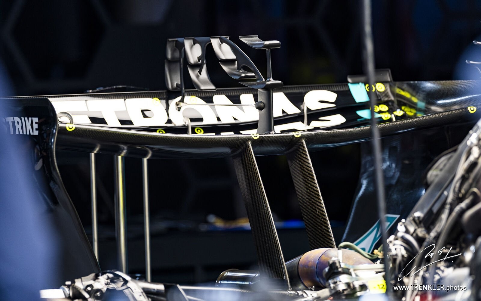 Zadné krídlo Mercedesu W17