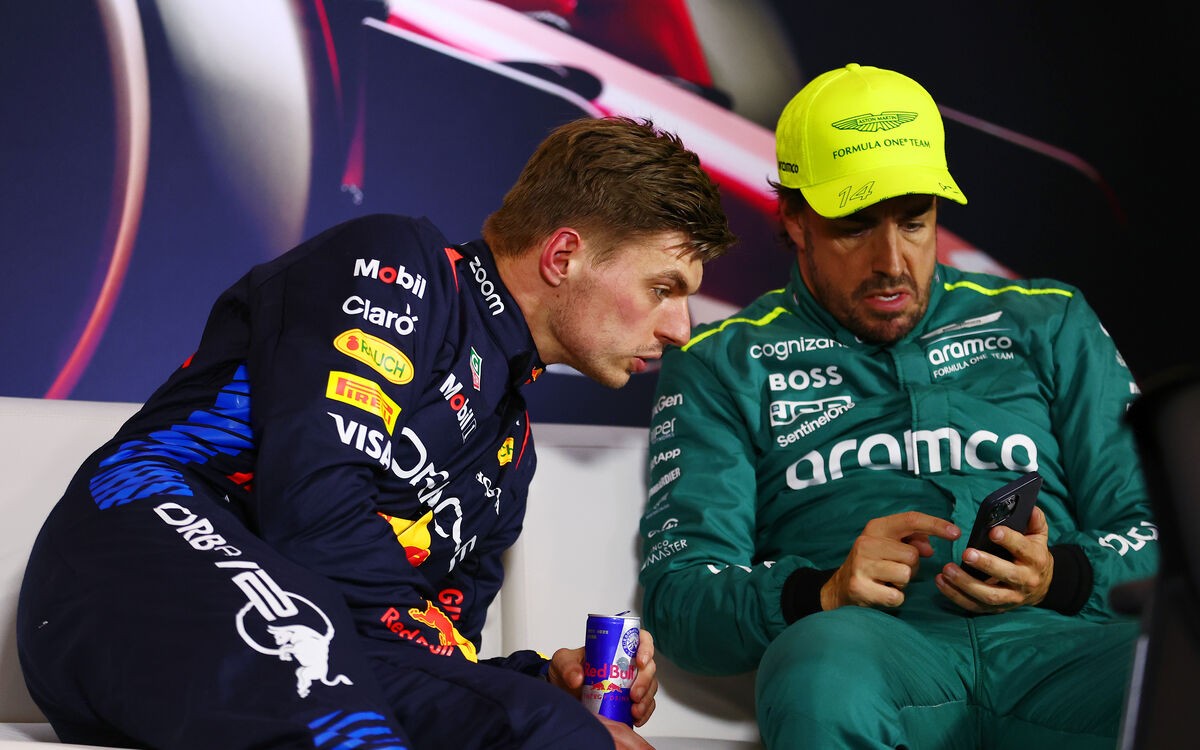 Max Verstappen a Fernando Alonso