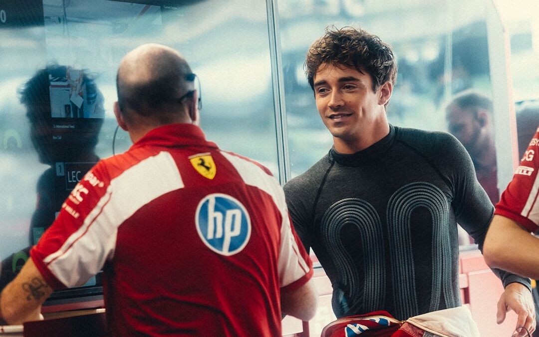 Charles Leclerc a chladiaca vesta