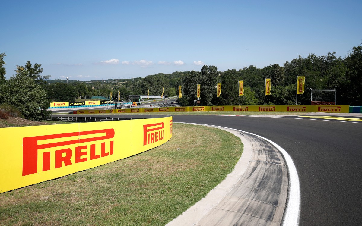 Hungaroring, Budapešť, Maďarsko, bannery Pirelli