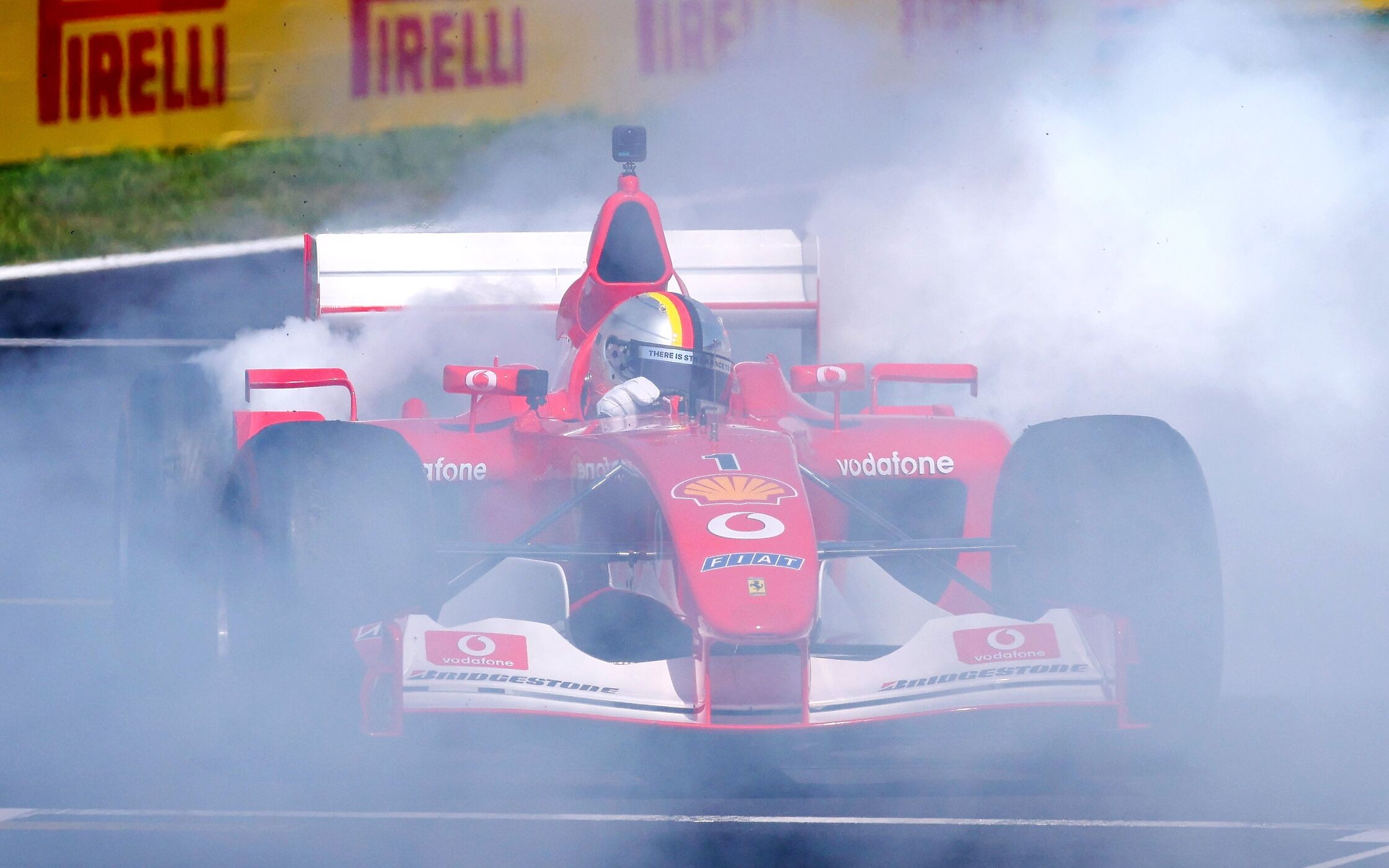 Sebastian Vettel vo Ferrari F2002