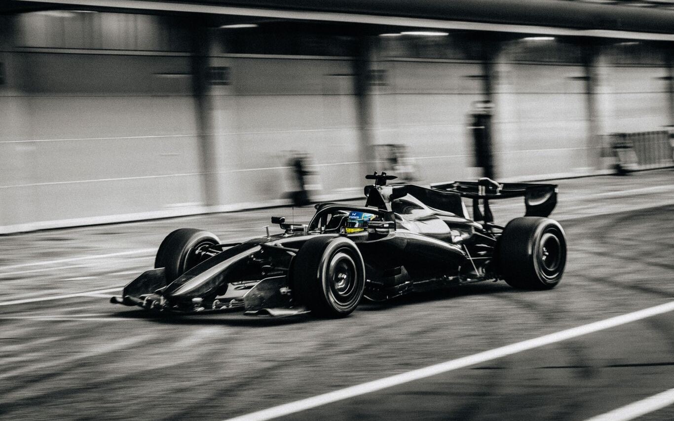 Fernando Alonso a Aston Martin AMR26