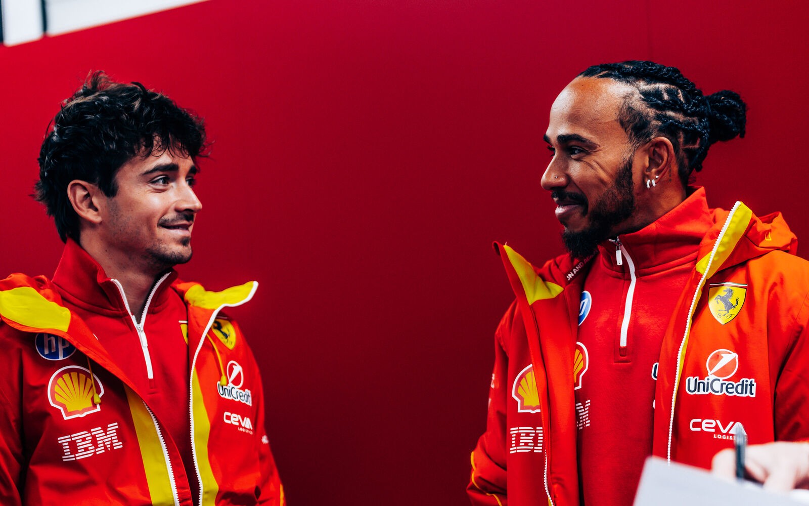 Lewis Hamilton a Charles Leclerc