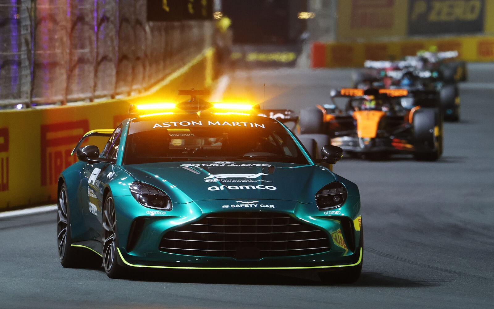 Bezpečnostné vozidlo, safety car Aston Martin