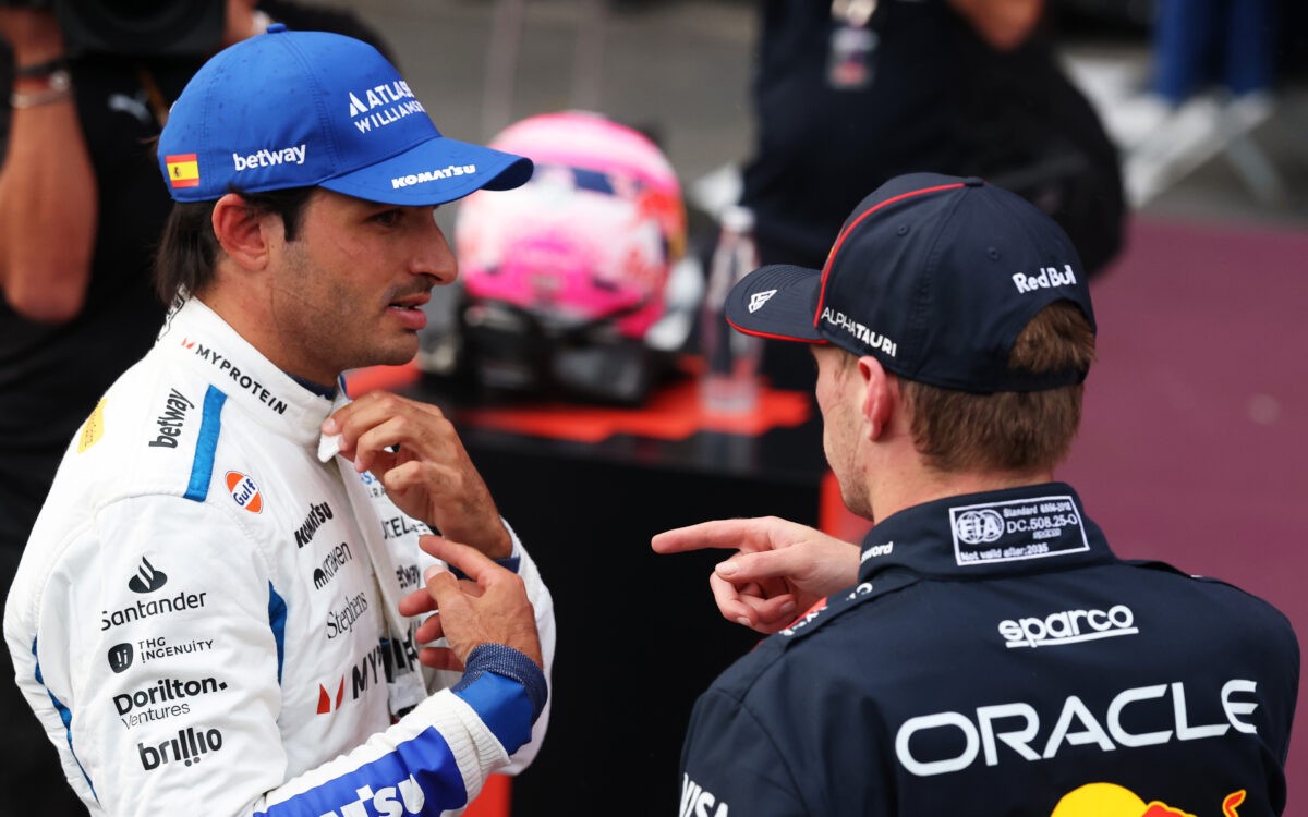 Carlos Sainz a Max Verstappen