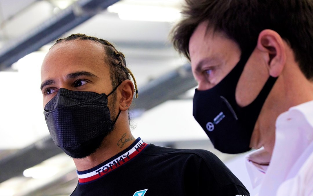 Lewis Hamilton a Toto Wolff