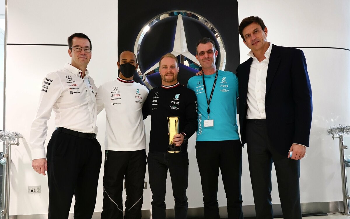 Mike Elliott, Lewis Hamilton, Valtteri Bottas, Hywel Thomas, Toto Wolff