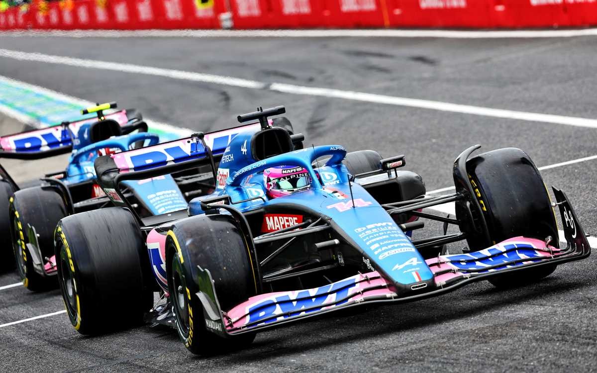 Fernando Alonso a Esteban Ocon