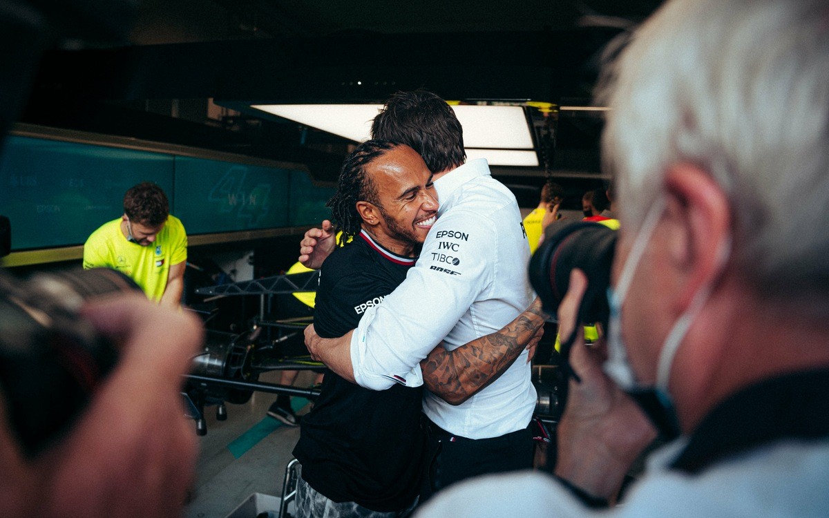 Lewis Hamilton a Toto Wolff