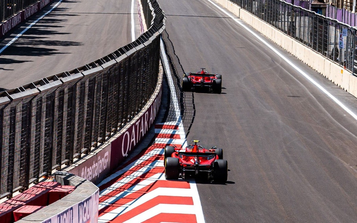 Charles Leclerc a Carlos Sainz