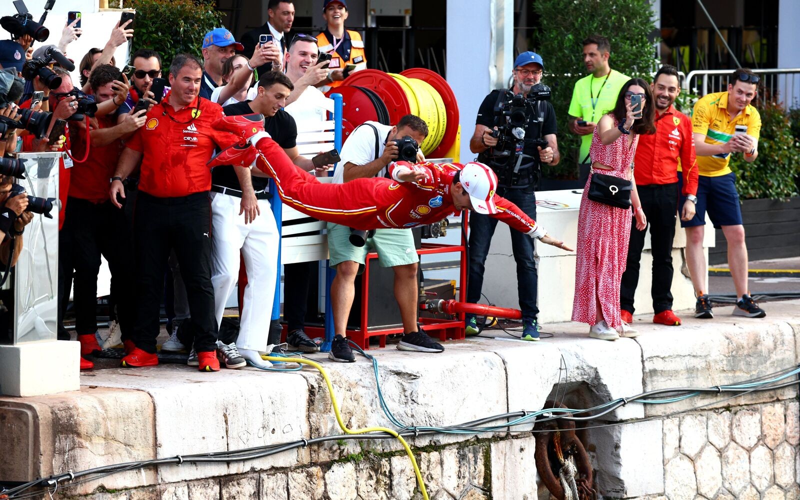 Charles Leclerc skočil do prístavu