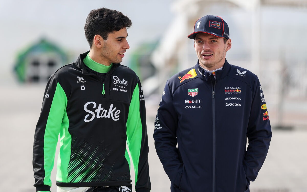 Gabriel Bortoleto a Max Verstappen