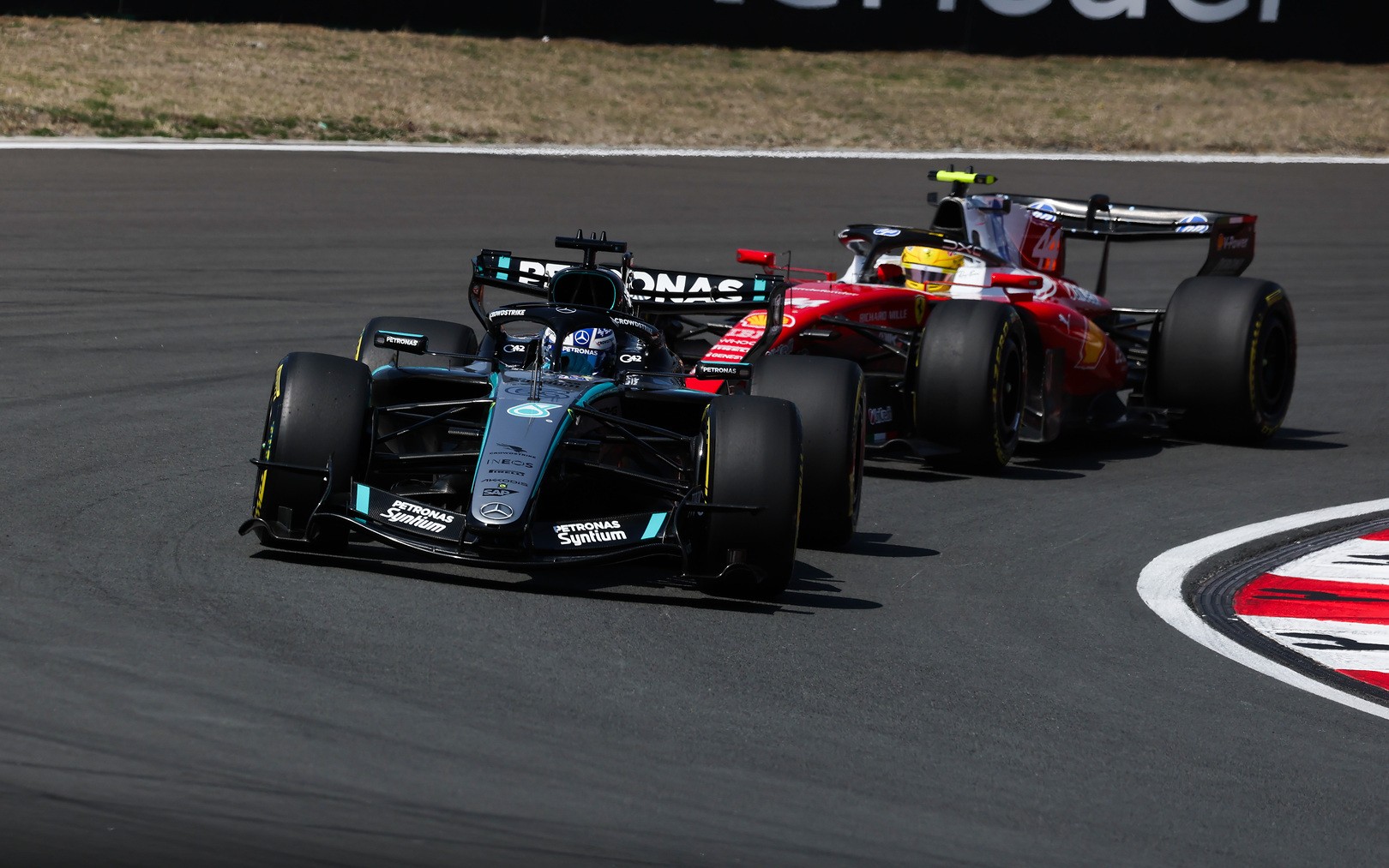 George Russell a Lewis Hamilton