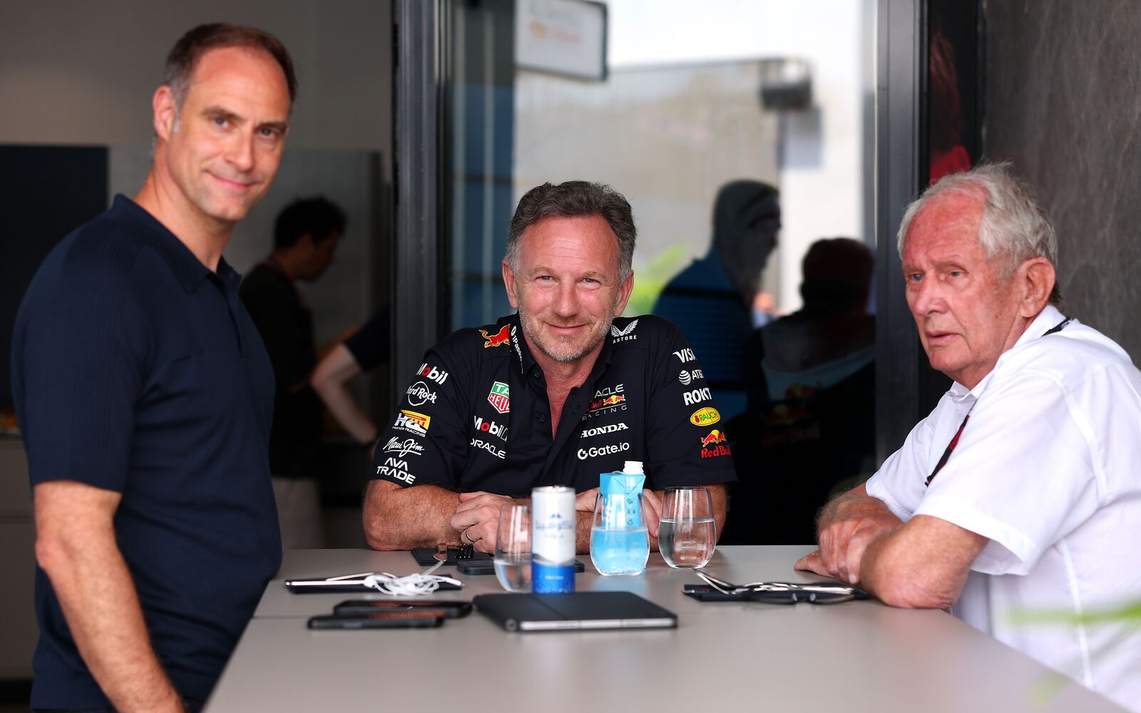 Oliver Mintzlaff, Christian Horner a Helmut Marko