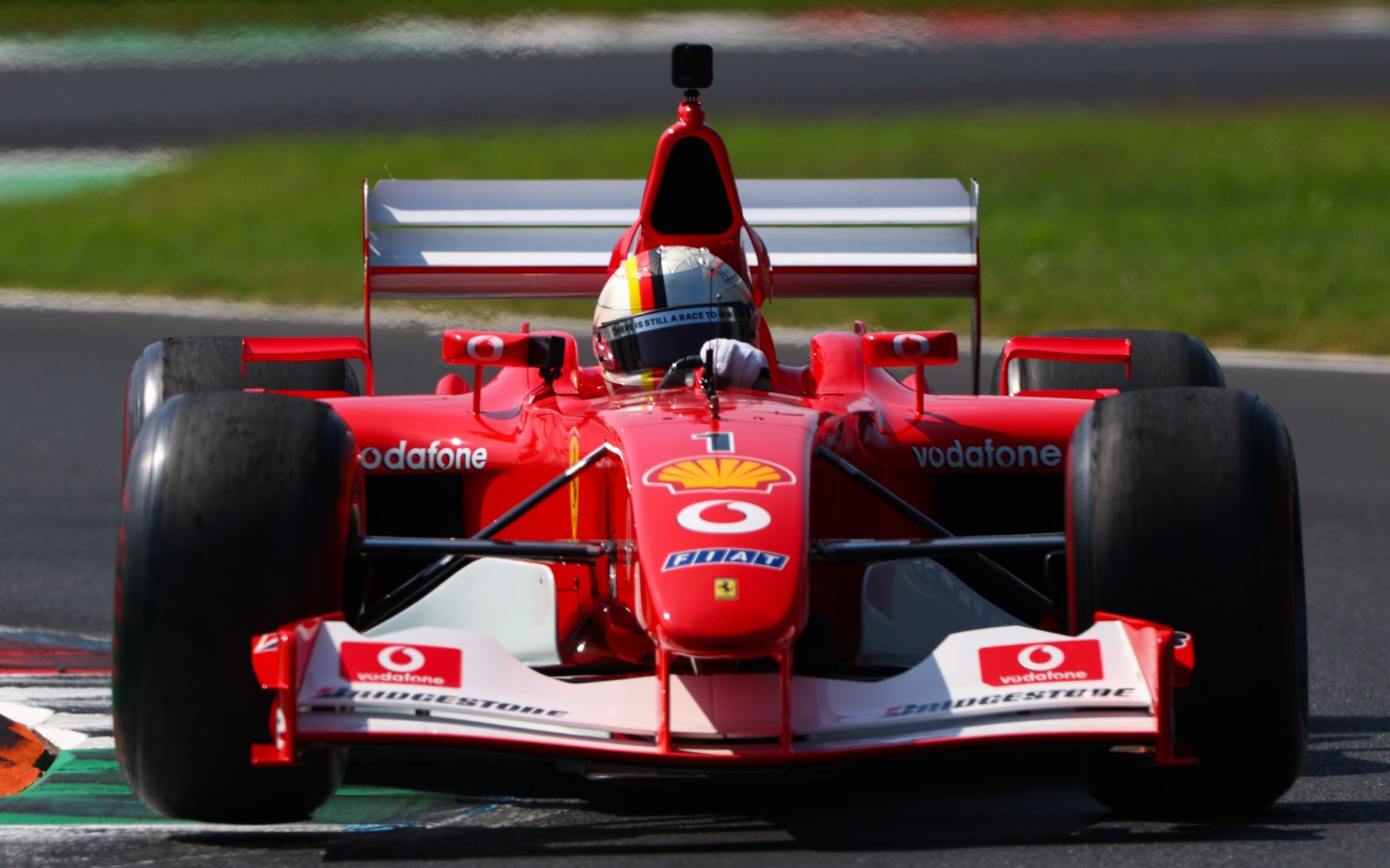 Sebastian Vettel vo Ferrari F2002