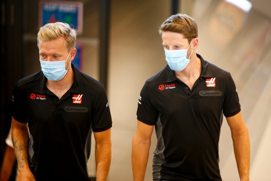 Kevin Magnussen a Romain Grosjean