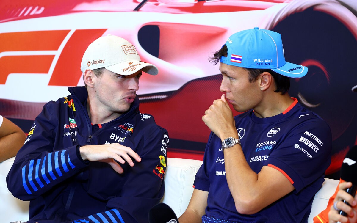 Max Verstappen a Alex Albon