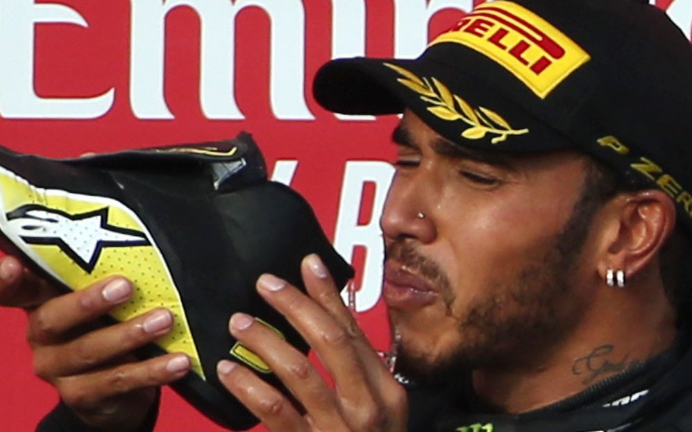 Lewis Hamilton – shoey