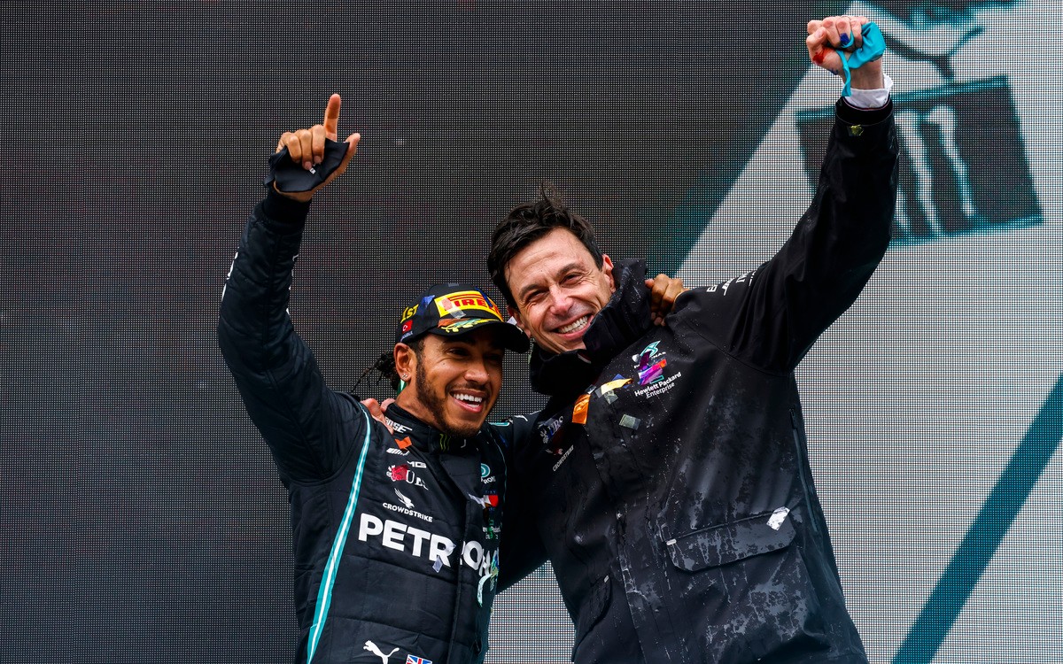 Lewis Hamilton a Toto Wolff