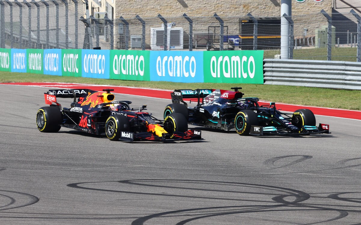 Lewis Hamilton a Max Verstappen