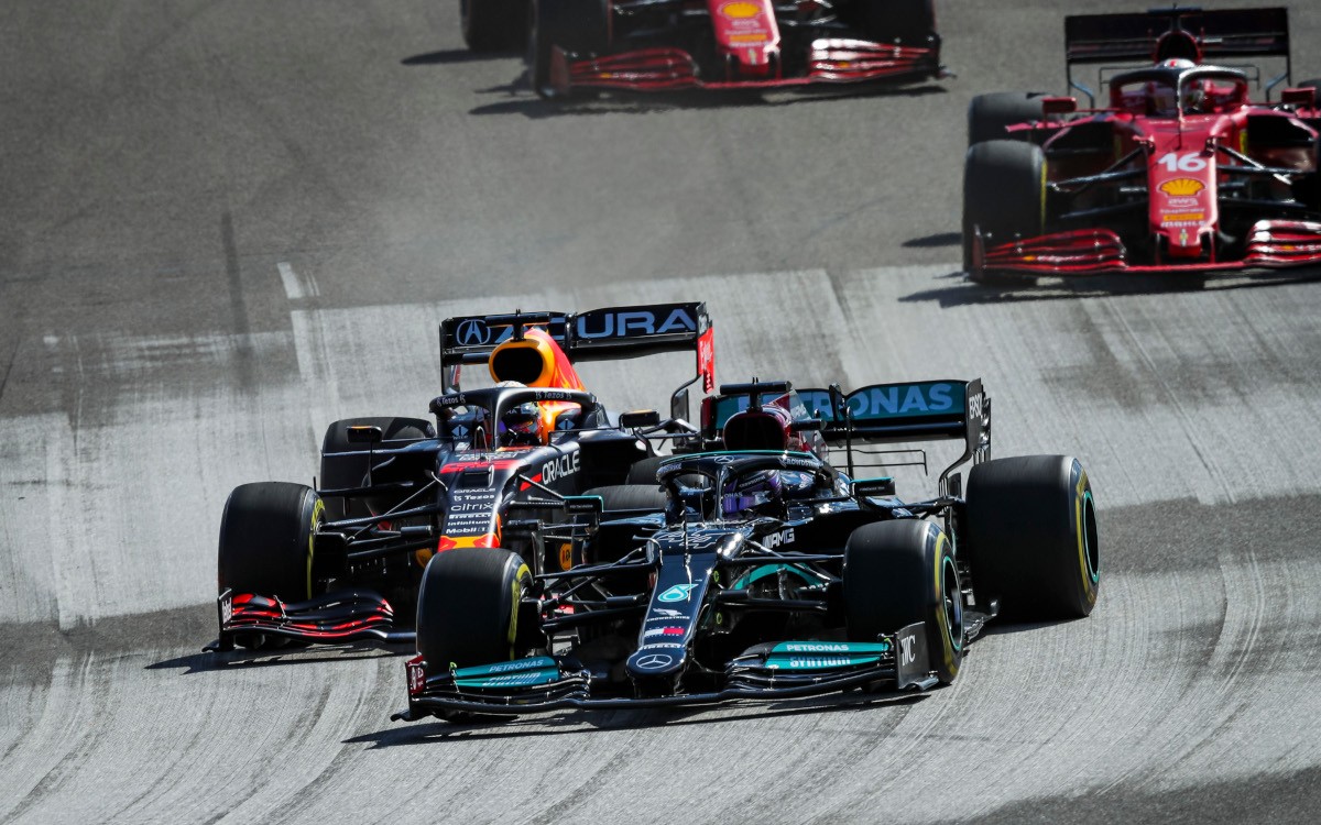 Lewis Hamilton a Max Verstappen