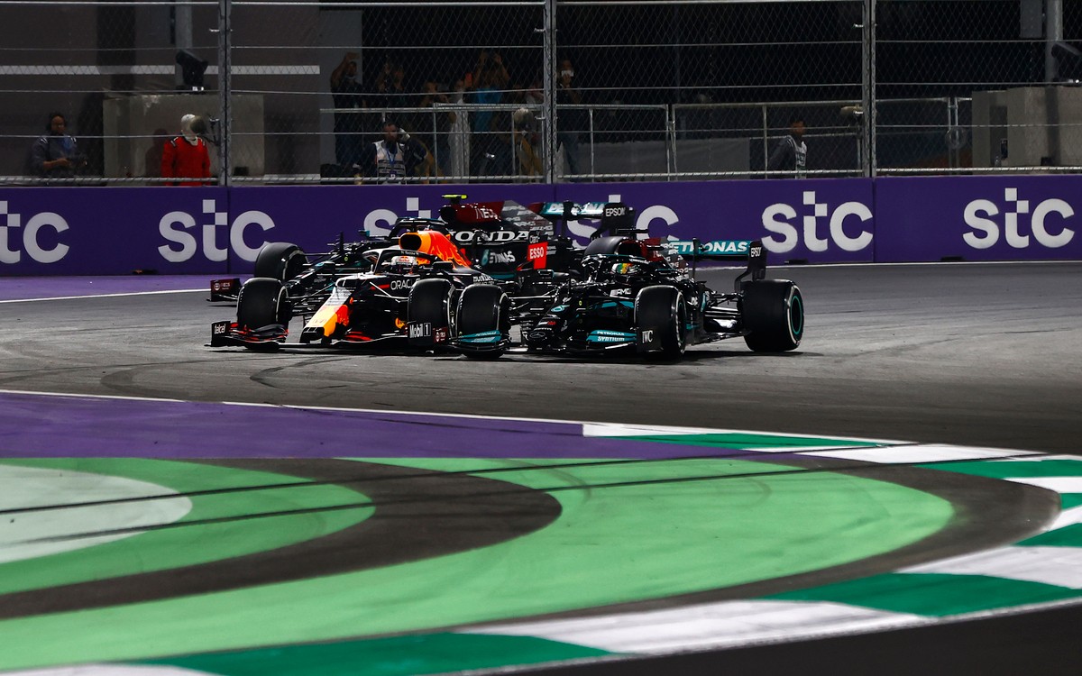 Lewis Hamilton a Max Verstappen