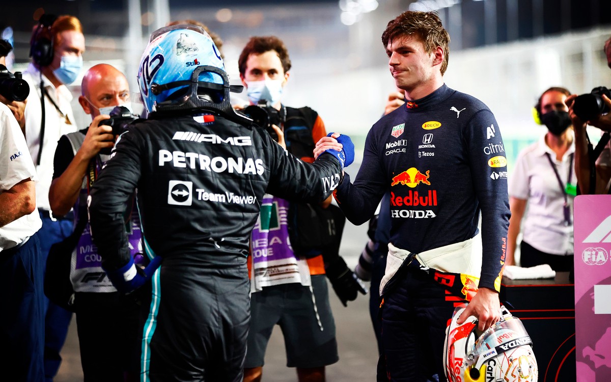 Valtteri Bottas a Max Verstappen