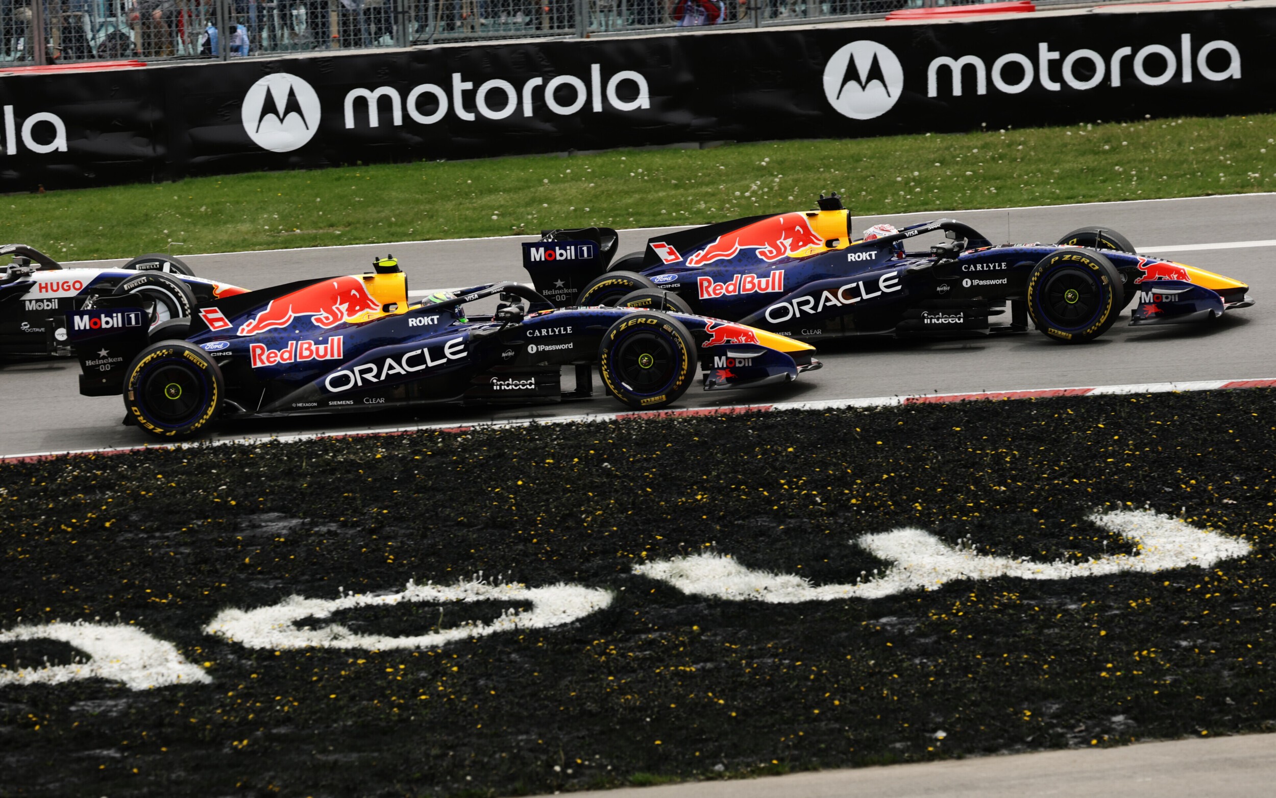 Max Verstappen a Isack Hadjar
