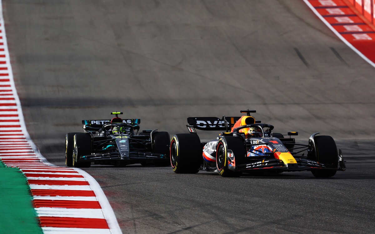 Max Verstappen a Lewis Hamilton