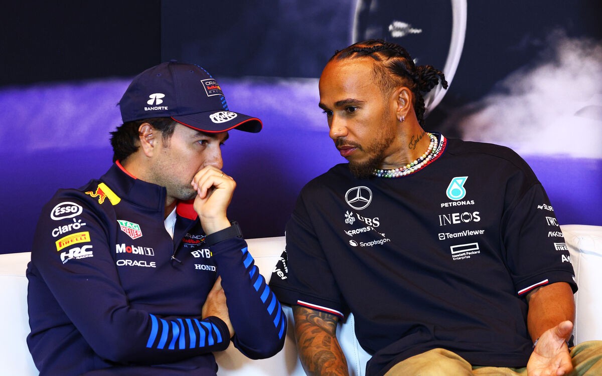 Sergio Pérez a Lewis Hamilton