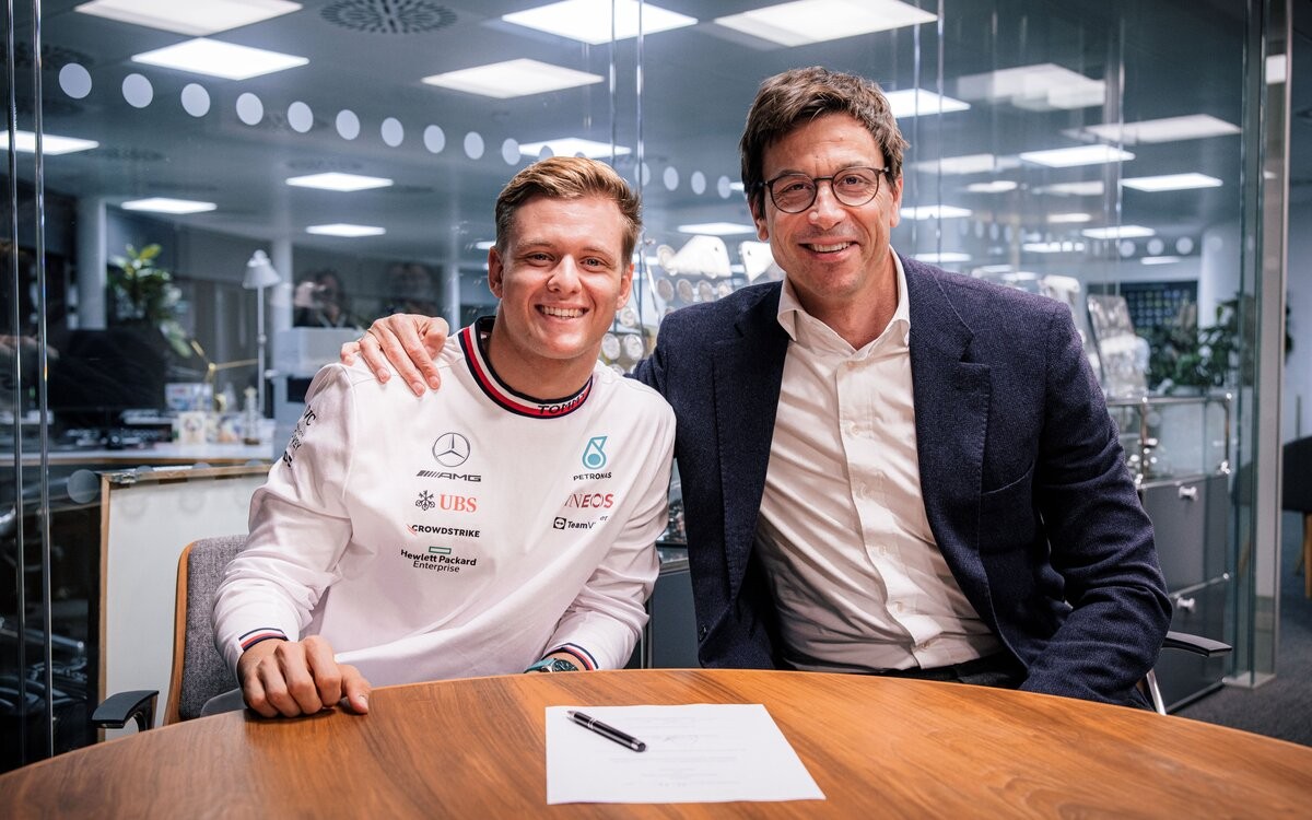 Mick Schumacher a Toto Wolff