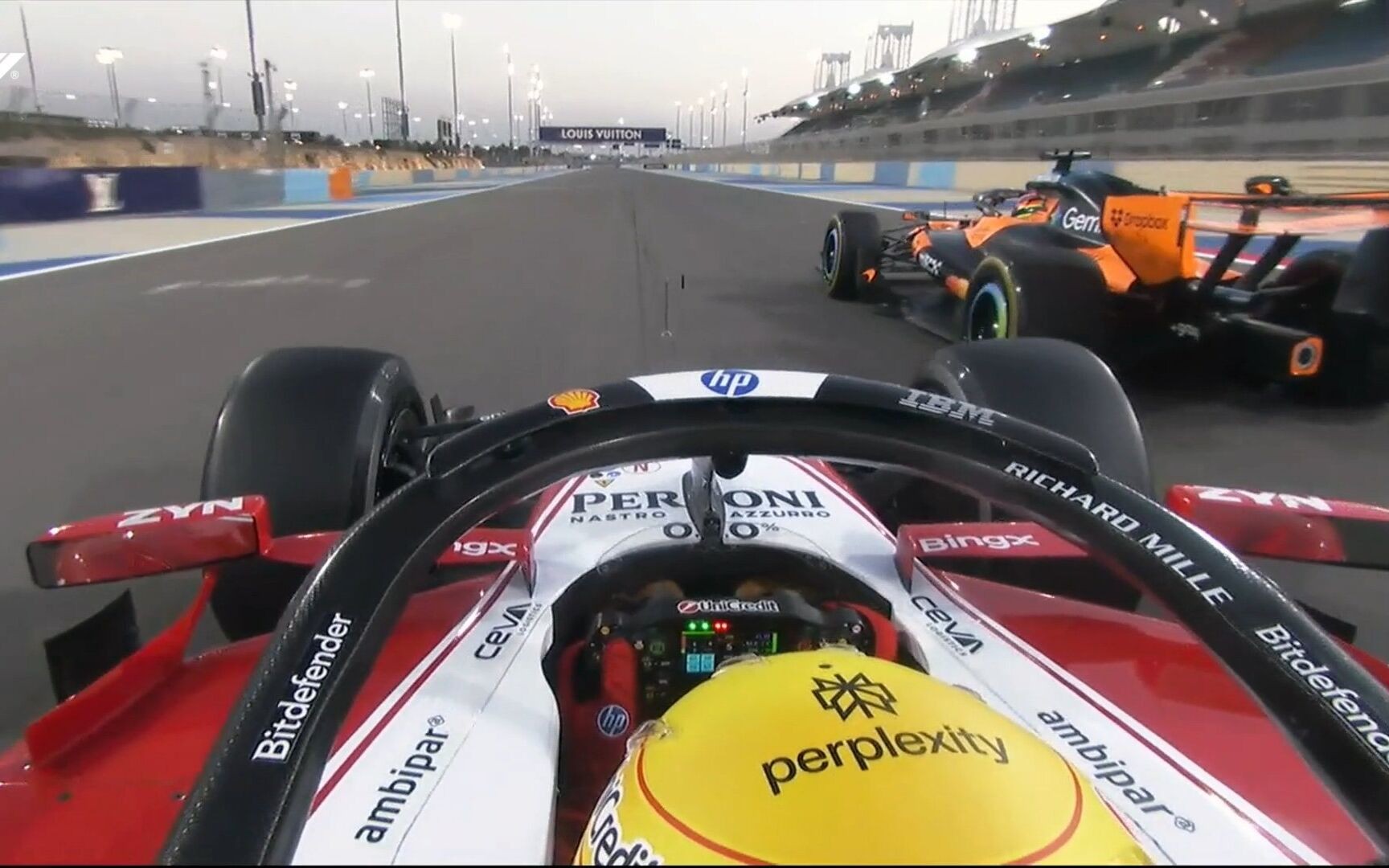 Lewis Hamilton a Oscar Piastri