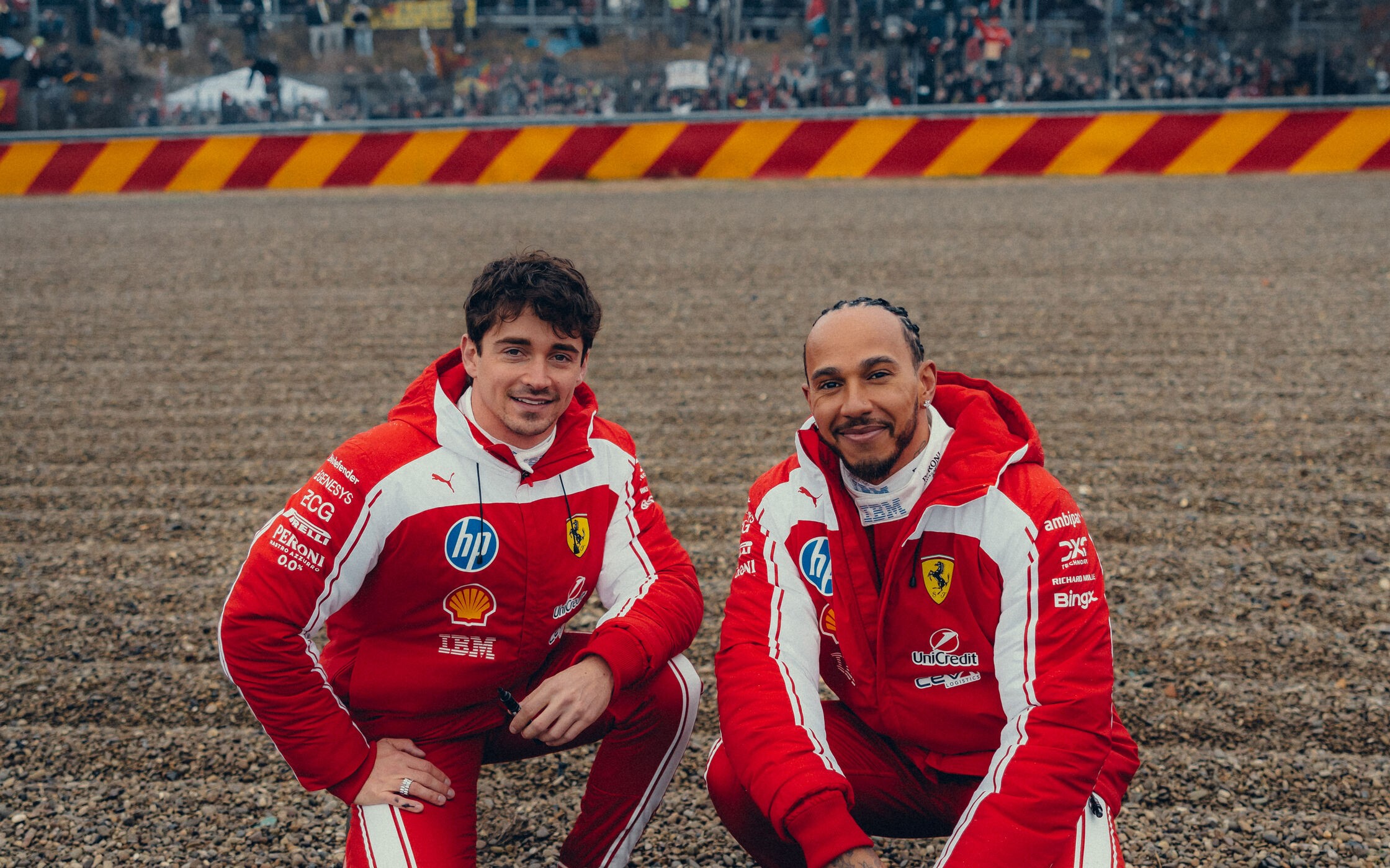 Charles Leclerc a Lewis Hamilton