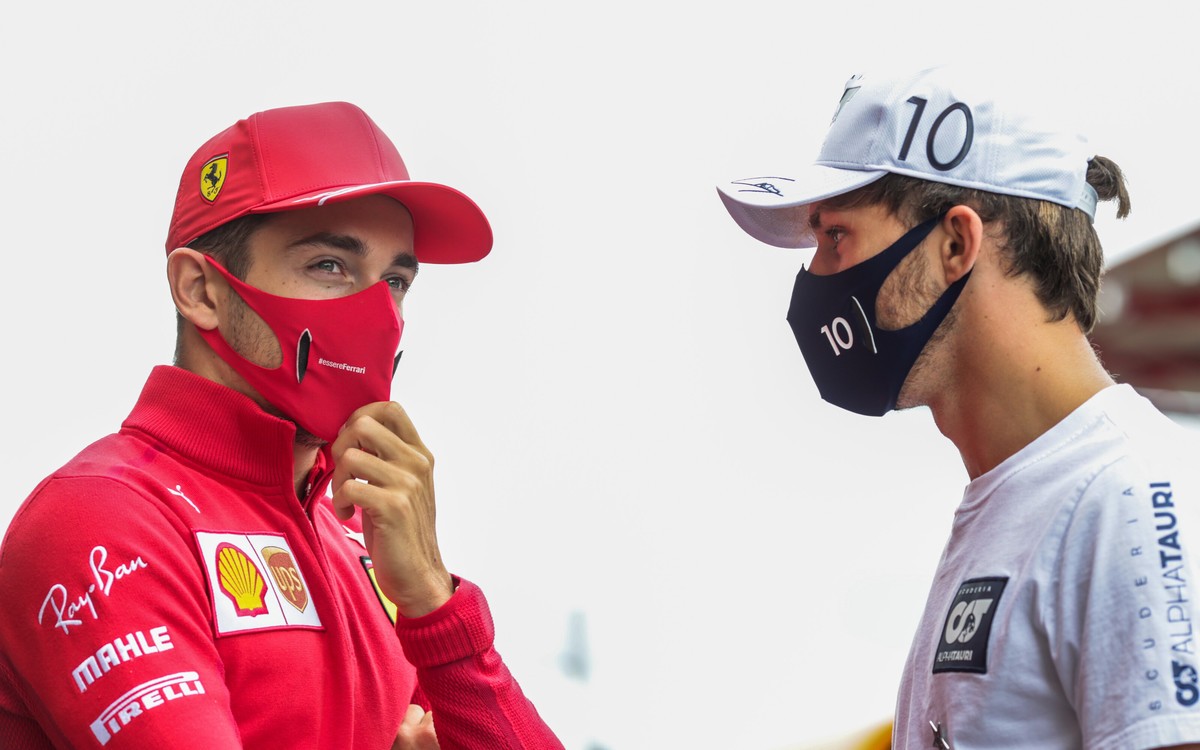 Pierre Gasly a Charles Leclerc