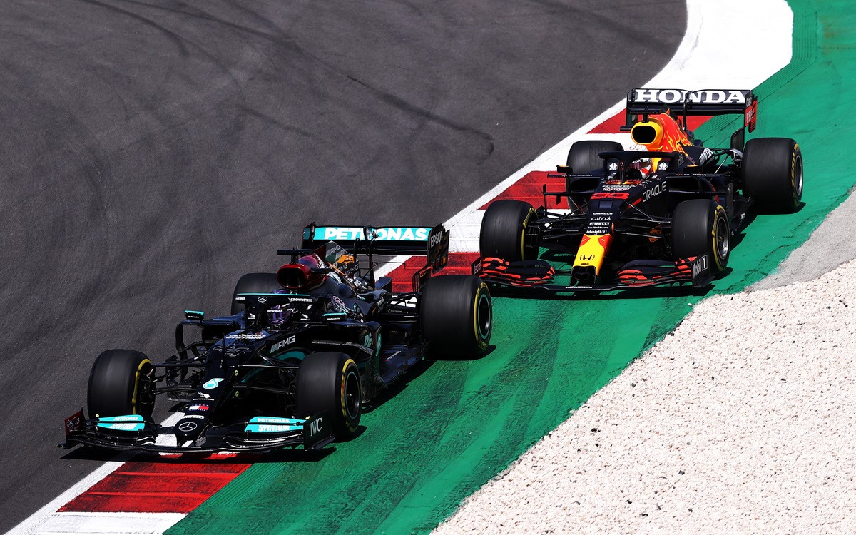 Lewis Hamilton a Max Verstappen