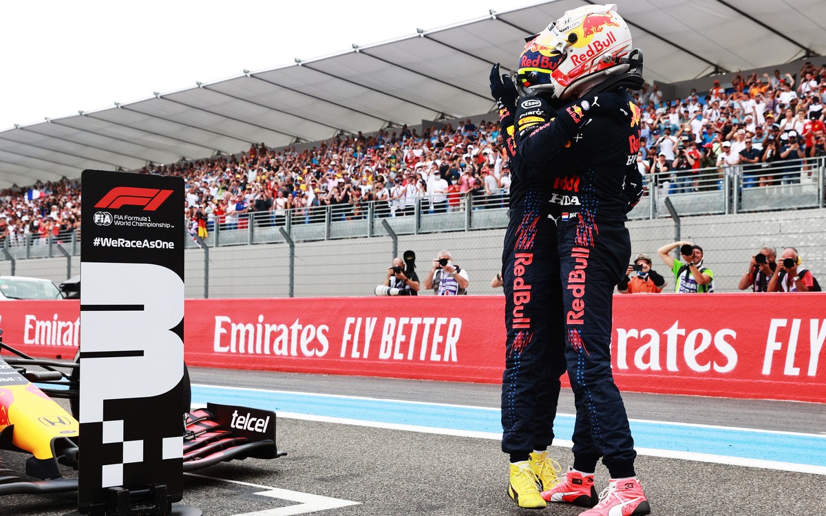 Max Verstappen a Sergio Pérez